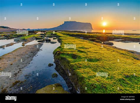 성산 일출봉 정상에서 바라본 일출