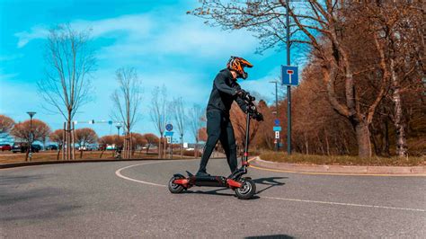 Electric Scooter Riding Tips and Tricks - Varla Scooter