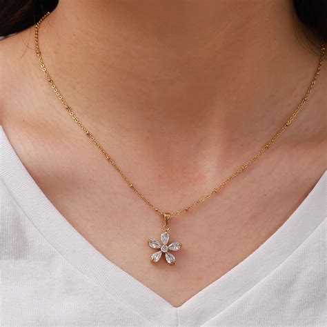 18kt Gold Plated Rolo Chain Dainty Daisy Flower Pendant Necklace, Lore ...