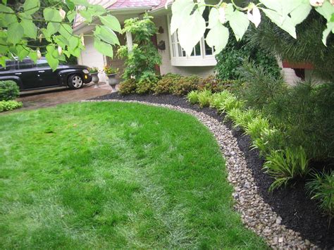 10+ Front Yard Mulch Bed Ideas