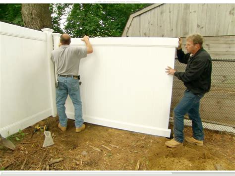 How To Install a Vinyl Privacy Fence | Vinyl privacy fence, White vinyl ...