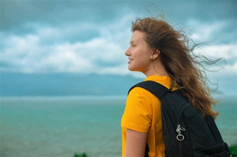 Girls Backpack Hiking 的图像结果