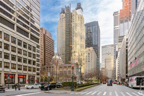 About Waldorf Towers, New York NY | HOAs, Reviews, Amenities - Homes.com