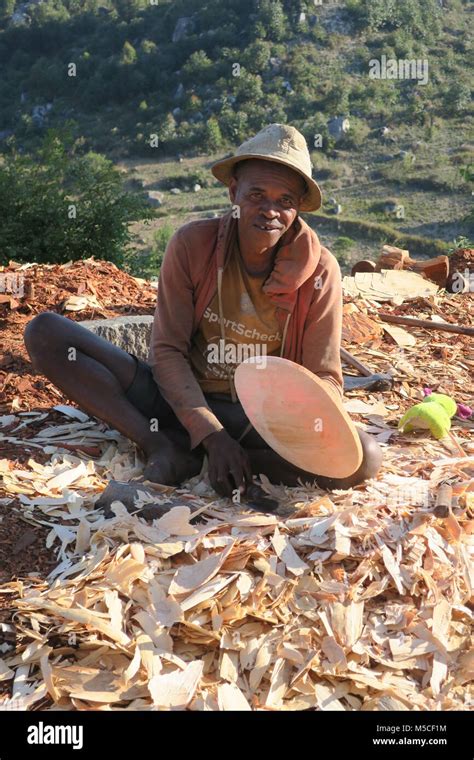 People in Madagascar 的图像结果
