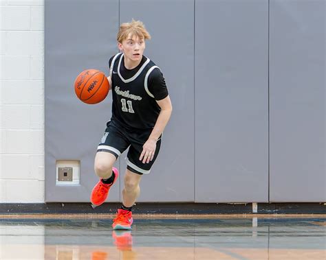 Walled Lake Northern beats rival Western 49-45 to remain in LVC race ...