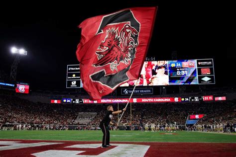 South Carolina Football: Elite DC EDGE rusher announces college choice