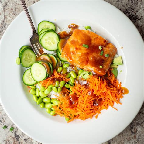 Ways to Eat Hummus (What to Dip, Sides and More) - The Nessy Kitchen