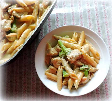 One Pan Chicken Broccoli Alfredo Pasta | The English Kitchen