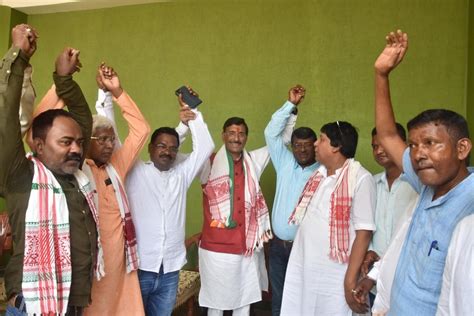 Country's Popular PM Narendra Modi gave respect to the tribal society ...