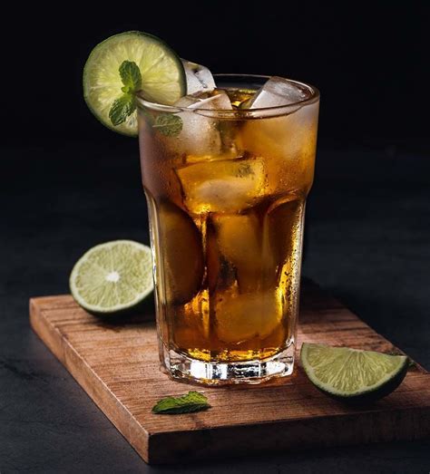 Whisky lovers, here are 7 different, cool ways to drink the golden ...