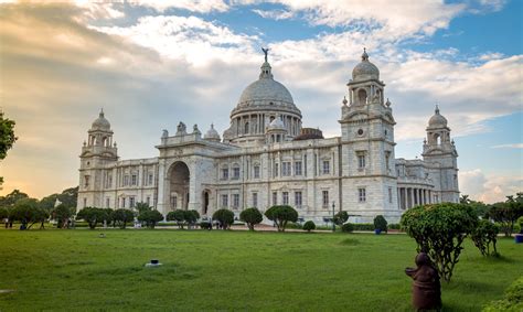 Roam Around the Top 7 Historical Monuments of Kolkata