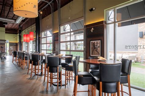 Tustin - Bar Louie Events