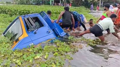 Lorry that went to relief camp overturned in flood; Officials including ...