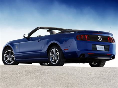 Fotos de Ford Mustang V6 Convertible 2012