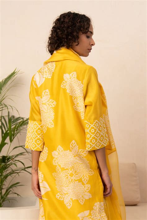 YELLOW FLORAL PRINTED TUNIC AND PANT WITH DUPATTA – ARCVSH by Pallavi Singh