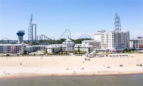 Cedar Point's Express Hotel in Sandusky} | Groupon Getaways
