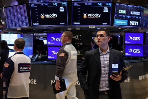 'Even the rich are worried': Experts warn of 'scariest' signs amid ...