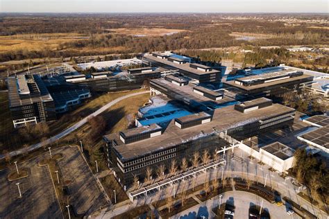 The Big Empty: How Corporate Headquarters Have Abandoned America’s ...