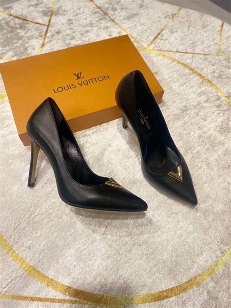 louis vuitton ayakkabi topuklu siyah stiletto logo detayli