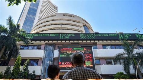 एचडीएफसी बैंक और रिलायंस ने अपने निवेशकों को दिया नए साल का तोहफा, SBI ...