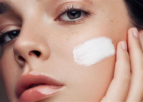 How to Use Retin-A--7 Tips & Tricks Derms Swear By | RealSelf News