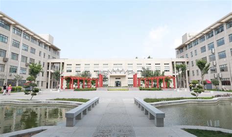 校园俯瞰图-济宁学院