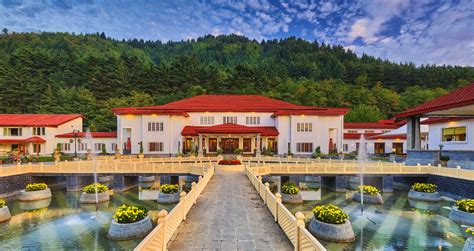 Hotel Packages & Deals in Srinagar | The LaLiT Grand Palace Srinagar