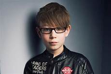 Hairstyles For Boys With Glasses by Modern Haircut For Boys With Glasses Hairstyles For Boys With Glasses