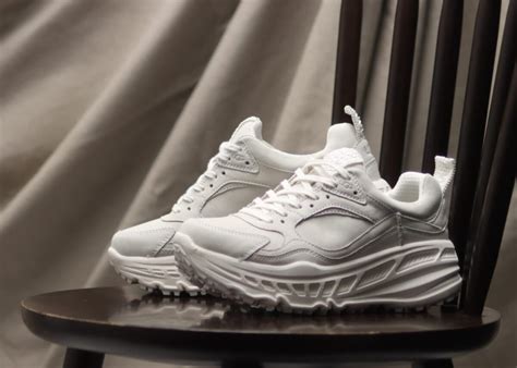 洒落感とスタイルアップを叶えてくれるUGGの自信作がリストック 【UGG CA805】 | atmos media