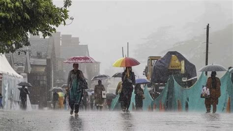 IMD issues red alert in several Karnataka districts, heavy rainfall ...