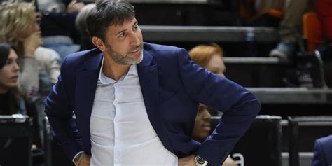 Mumbrú: "La Fonteta ha estado espectacular, la necesitamos así"