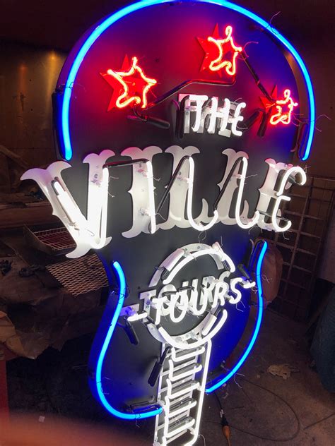 Local Neon Signs 的图像结果