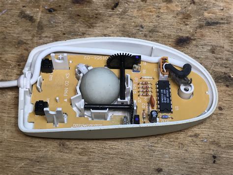 Mouse museum - gallery - inside an old PS/2 ball mouse, how does it work?