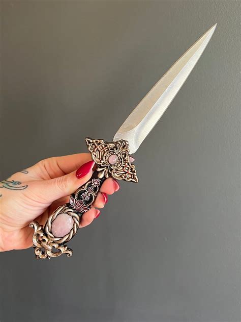 Handcrafted elegant fantasy daggers knives – Artofit