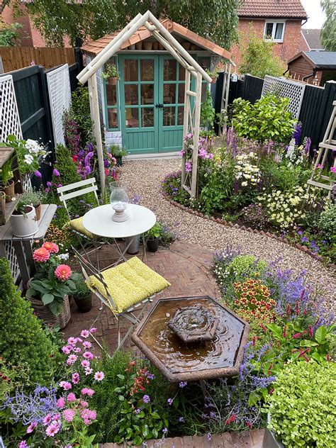 Cottage Gardens Landscape 的图像结果