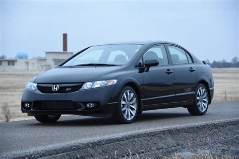 Here’s What You Need To Know Before Buying An 8th-Gen Honda Civic Si