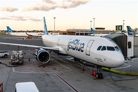JetBlue to open first airport lounges at New York's JFK and Boston ...