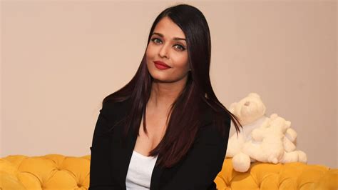 Aishwarya Rai Bachchan’s Lipstick Collection in Pictures | Vogue India ...