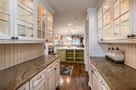 What Is a Butler’s Pantry and do you Want One?