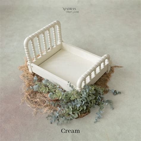 Vintage Beds – Madras Prop Store