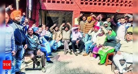 Protest by UT power employees continues | Chandigarh News - Times of India