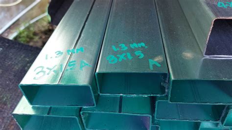 เหล็กกล่องกาวาไนท์ 3x1.5นิ้ว หนา 1.3มิล ยาว 1เมตร - อ๊อด เจริญ - ThaiPick