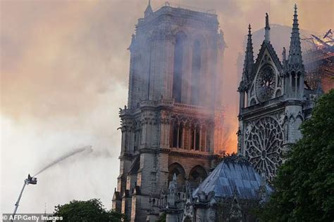 巴黎圣母院大火为什么烧了那么久？ - 周到上海