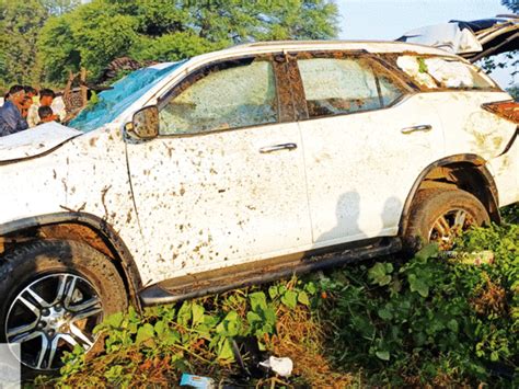 5 family members critically injured near Bhathwada toll plaza Godhra ...