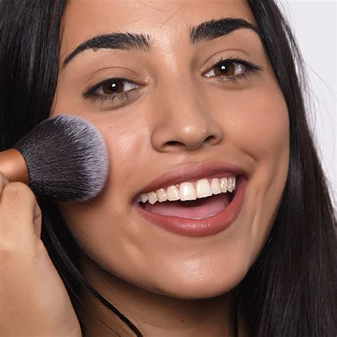 Baby Shower Makeup—Look Gorgeous with Your Baby Bump – Faces Canada