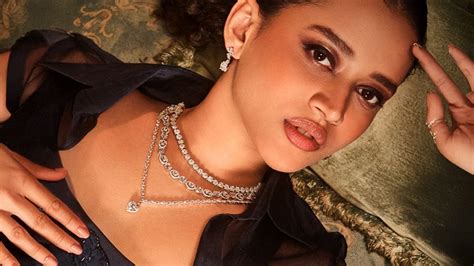 Buy Necklace Set Online in Kolkata - Gossip