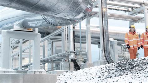 Wireless Communications for oil & gas | Hitachi Energy