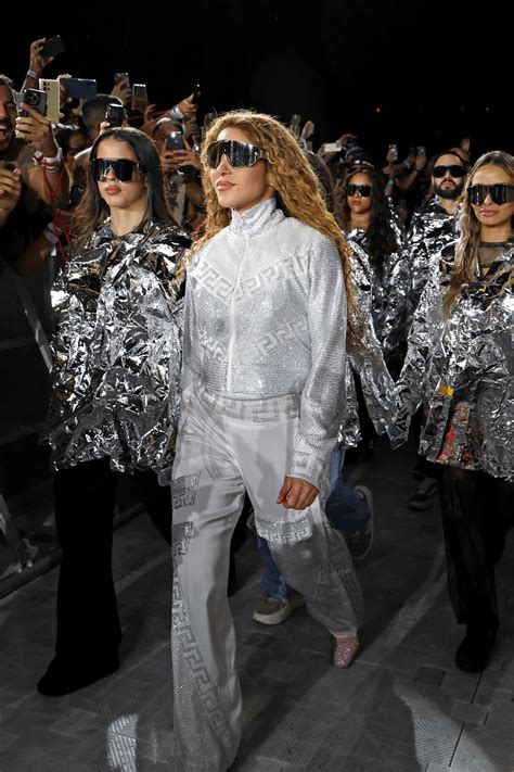Concierto Shakira 2025: Los 13 outfits de la cantante en el primer ...