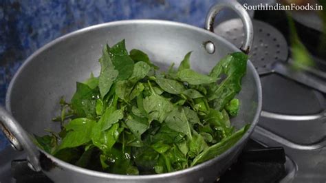 Karuveppilai manathakkali chutney | Black night shade Curry leaves ...