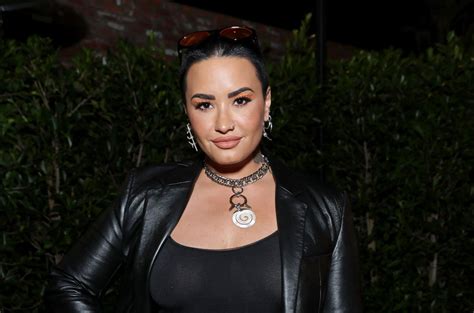 Watch Demi Lovato tear through 'Substance' rehearsal with new guitarist ...